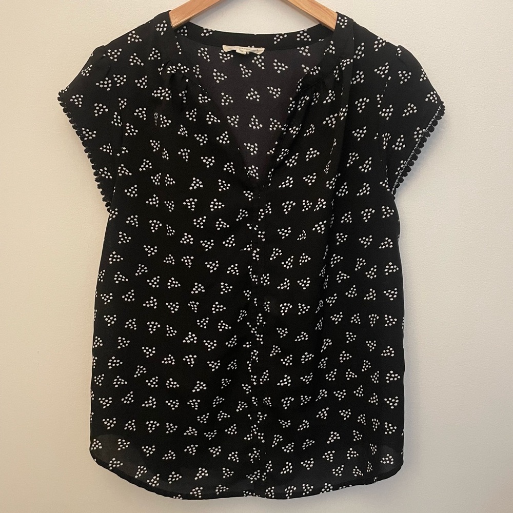 Fun2Fun Black and White Print Split Neck Blouse Size Large